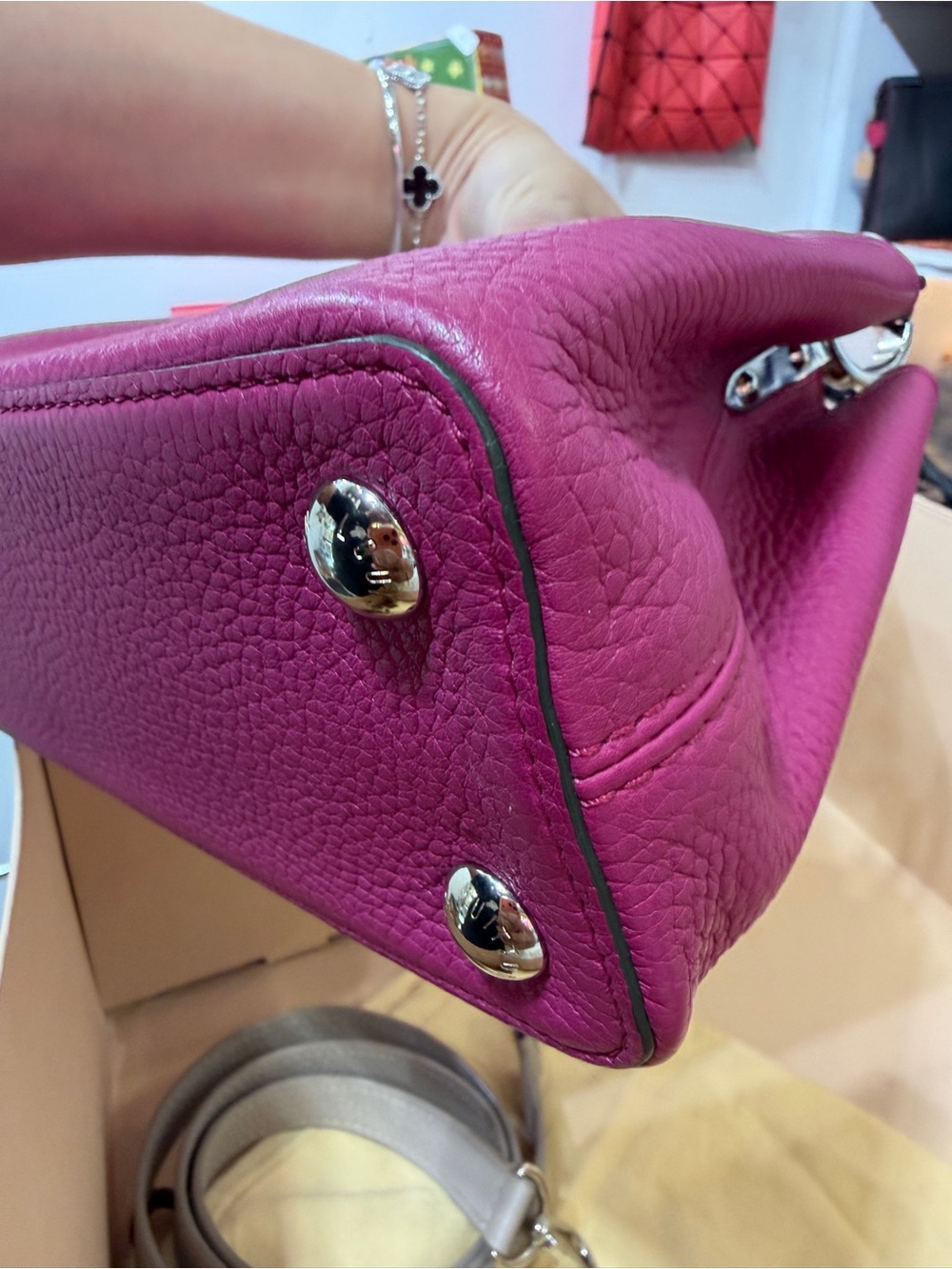 Lv - Picture 6 of 8
